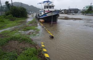 СМИ: в Японии десять человек стали жертвами тайфуна "Халонг" - Похоронный портал