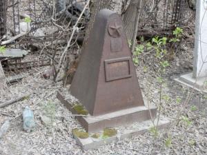 На бесхозном закрытом кладбище в Усть-Илимске продолжают хоронить - Похоронный портал