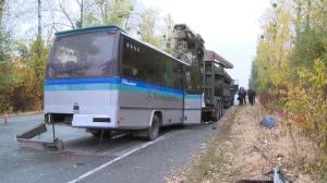 11 человек пострадали в ДТП с автобусом и военным тягачом на Украине (видео) - Похоронный портал
