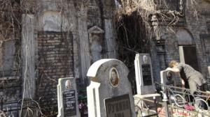 В Киеве задержали вандалов, укравших 12 памятников с Байкового кладбища  - Похоронный портал