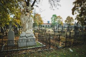 Польша отреставрировала кладбище в Бресте и издала книгу о нем брестского краеведа - Похоронный портал