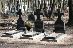 Вандалы осквернили могилы на католическом кладбище Смоленска - Похоронный портал