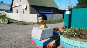 Житель Октябрьского района Новосибирска установил памятник Сталину - Похоронный портал