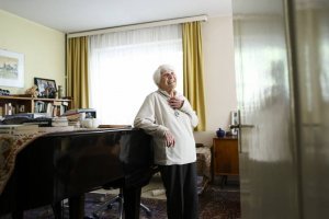 102-летняя неонатолог станет старейшим получателем докторской степени - Похоронный портал