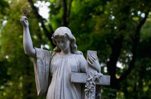 Посетителю кладбища должны предоставить лопату - Похоронный портал