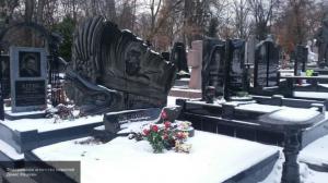 Соцсеть для покойников предложил создать борец с колой и долларами на Ямале - Похоронный портал