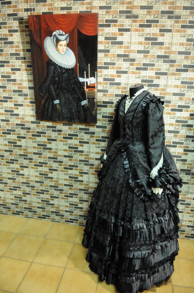 Дамский траур. Выставка в Новосибирском крематории