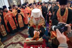 СМИ: «Победомания» в России охватила церковь, секс-шопы и крематории  - Похоронный портал