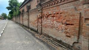 Начала разрушаться уникальная стена кладбища Тулы - Похоронный портал
