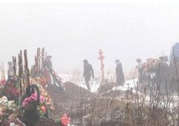 Борьба не на жизнь: в Екатеринбурге кладбище захватывает территорию коттеджного посёлка (видео) - Похоронный портал