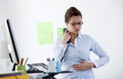 Обеды на работе – самые частые причины расстройств желудка.
