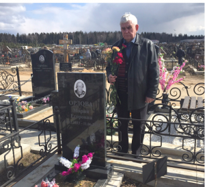 Сотрудники полиции ЗАО помогли ветерану Великой Отечественной войны побывать на могиле любимой супруги - Похоронный портал