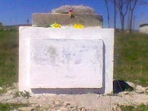 Самозахваты крымских татар достигли военных кладбищ: на могилах солдат строят дома и мечеть - Похоронный портал