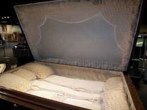 Первый семейный гроб - Похоронный портал