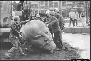 Власти Берлина отказались откапывать голову Ленина - Похоронный портал