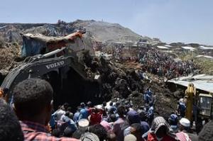 Число жертв оползня на мусорном полигоне в столице Эфиопии достигло 113 человек (видео) - Похоронный портал