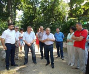 Состоялось выездное совещание городской Думы, посвящённое проблемам работы таганрогских кладбищ - Похоронный портал