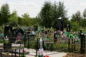 На кладбище в Бердске бесплатно выдают мусорные мешки для уборки могил - Похоронный портал