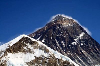 Кладбище на горе Эверест (видео)
