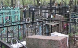 Памятники на кладбище в Смирных разрушили двое 13-летних мальчиков - Похоронный портал
