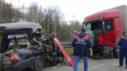 Трагедия на пермской трассе: столкнулись катафалк и грузовик, погиб 24-летний кировчанин.