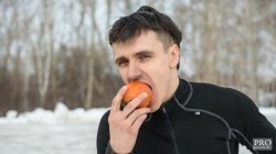 Казанский сыроед о том, почему он вообще не пьет воду и 4 месяца в году ест только хурму