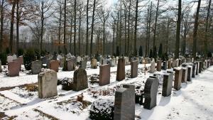 В Казани похоронили экс-лидера ОПГ «Перваки», который скончался, простудившись после бани - Похоронный портал