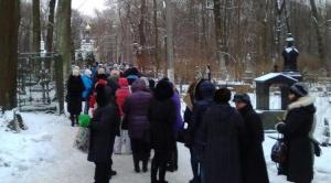 В день памяти Ксении Петербургской на Смоленском кладбище выстроились очереди - Похоронный портал