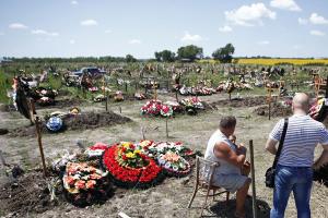 На Кубани два мальчика разгромили 86 надгробий на кладбище. - Похоронный портал