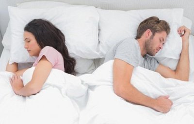 Ученые рассказали, на каком боку нужно спать