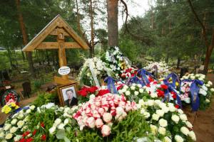 Евгений Плющенко не пустил посторонних на похороны матери - Похоронный портал