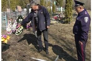 Ростовчанин-вандал по ночам на Северном кладбище резал ограды могил - Похоронный портал