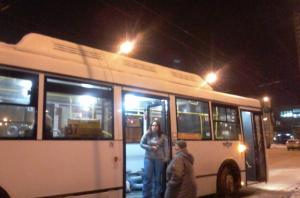 В Самаре мужчина умер в автобусе: водитель три километра мчал к больнице без остановок - Похоронный портал