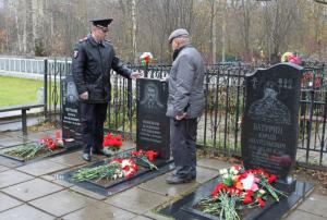 В Архангельске почтили память погибших милиционеров - Похоронный портал