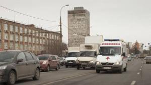 В Петербурге водитель внедорожника перекрыл проезд «скорой» с умирающей пенсионеркой (видео) - Похоронный портал