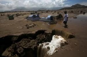 Наводнение размыло кладбища в Перу (видео) - Похоронный портал