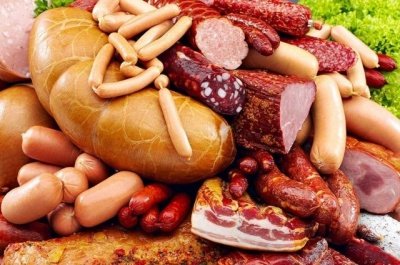 Сосиски и колбасы повышают риск возникновения рака желудка - ученые