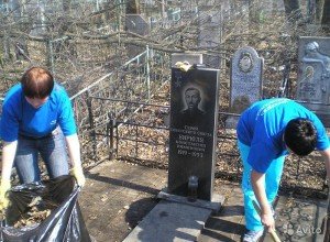 Красноярцев попросили самостоятельно убирать территорию вокруг могил на кладбищах - Похоронный портал