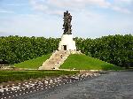 BBC назвала памятник воину-освободителю в Трептов-парке памятником неизвестному насильнику