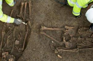 В Британии обнаружили необычное захоронение  - Похоронный портал
