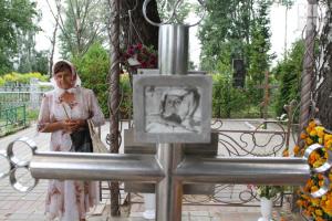 Христиане идут с поклоном к могиле святой Валентины Минской - Похоронный портал