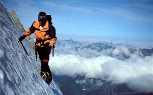 Четверо альпинистов погибли при восхождении по замёрзшему водопаду в Альпах - Похоронный портал