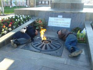 Вечный огонь на Князь-Владимирском кладбище отключили из-за бомжей - Похоронный портал
