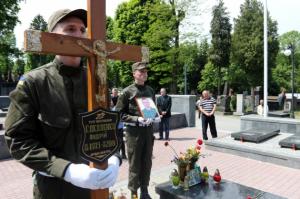На похороны полковника Андрея Соколенко пришло полтысячи львовян - Похоронный портал
