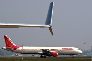 Индийца засосало в реактивный двигатель самолета в аэропорту Мумбаи - Похоронный портал