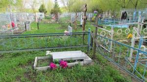 С кладбища в Альметьевске неизвестные похищают оградки с могил - Похоронный портал