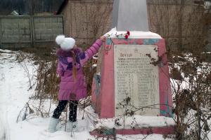 Третьеклассница взяла шефство над брошенным мемориалом ВОВ - Похоронный портал