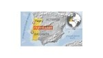 Волна смыла с берега группу студентов в Португалии, один человек погиб