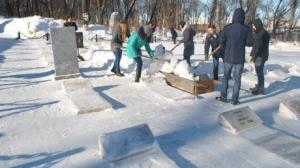 Пензенские активисты привели в порядок могилы на Мироносицком кладбище - Похоронный портал