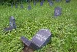 На воинском кладбище в Ростове вандалы опрокинули памятники и сожгли венки